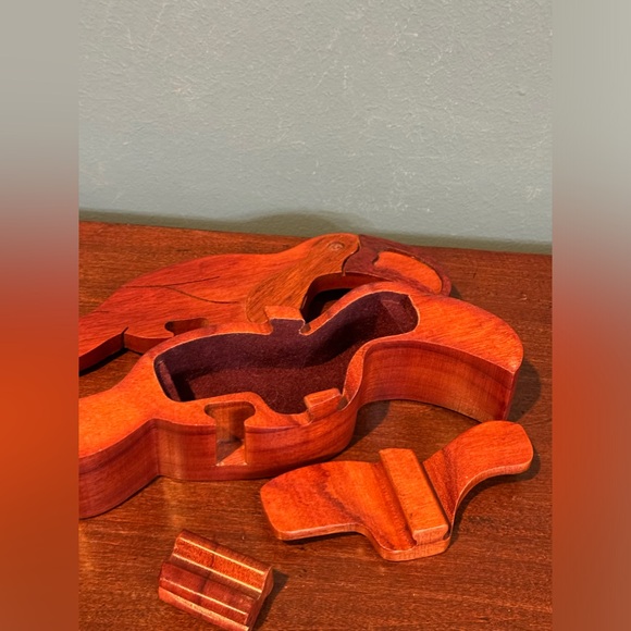 Wooden Toucan Parrot Puzzle Box - Hand Carved - Picture 3 of 5